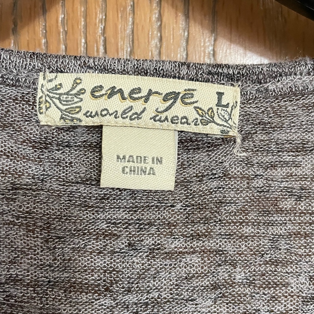 Energe Red Floral Patterned Long Sleeved Gray Top - Picture 4 of 6